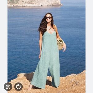 Beachwood Linen Jumpsuit in lagoon